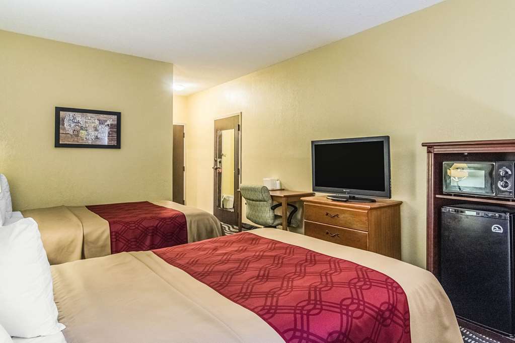 Econo Lodge Darien - photo 8