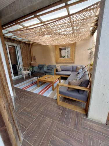 Belle Villa Contemporaine — 4-Star Luxury Hotel in La Teste-De-Buch, France