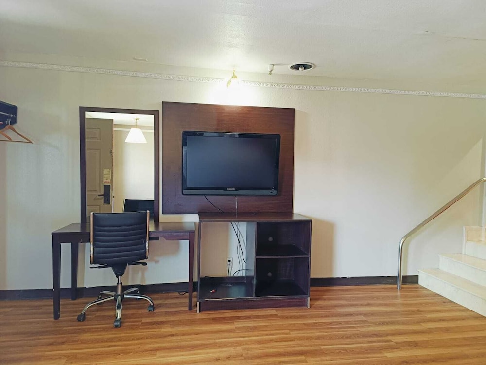 Travelers inn by OYO Wichita Falls - photo 10