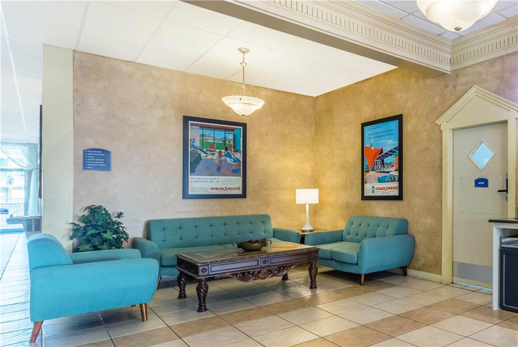 Howard Johnson by Wyndham Lakeland - photo 9
