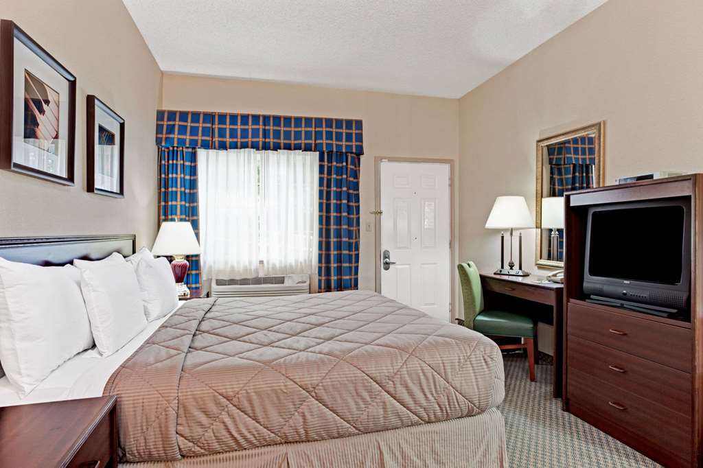 Days Inn by Wyndham Federal Way - photo 6