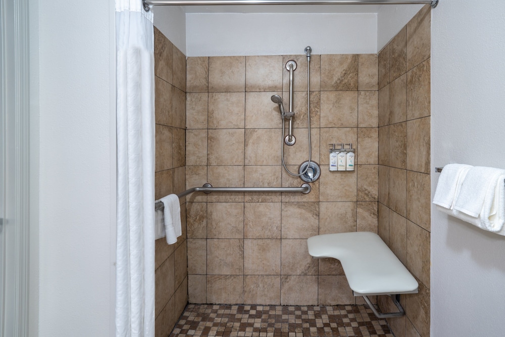Holiday Inn Express Hotel & Suites Hinesville East Fort Stewart - photo 80