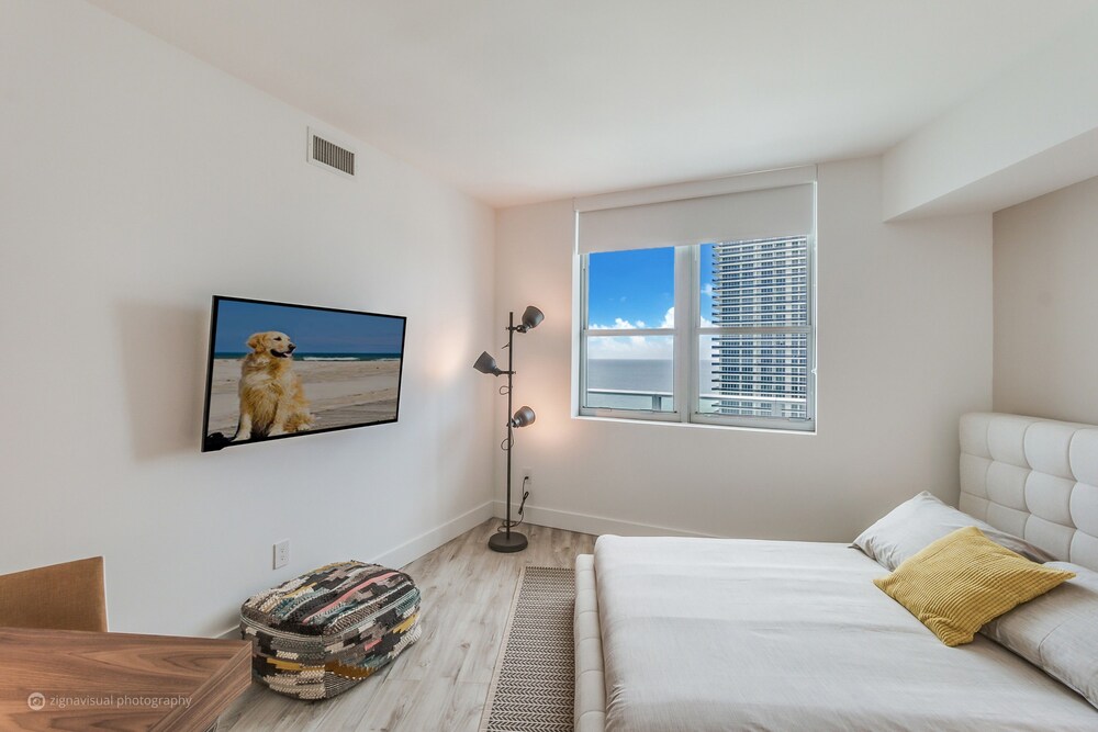 Contemporary Beach Resort Condos - photo 12