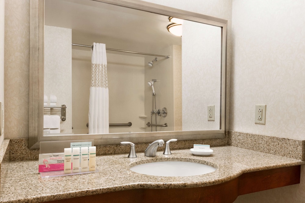 Hampton Inn Warrenton - photo 28