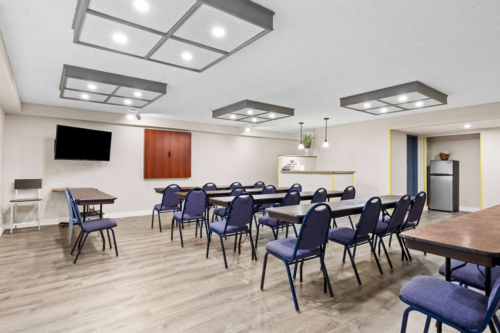 Days Inn & Suites by Wyndham Mesa Near Phoenix - photo 55