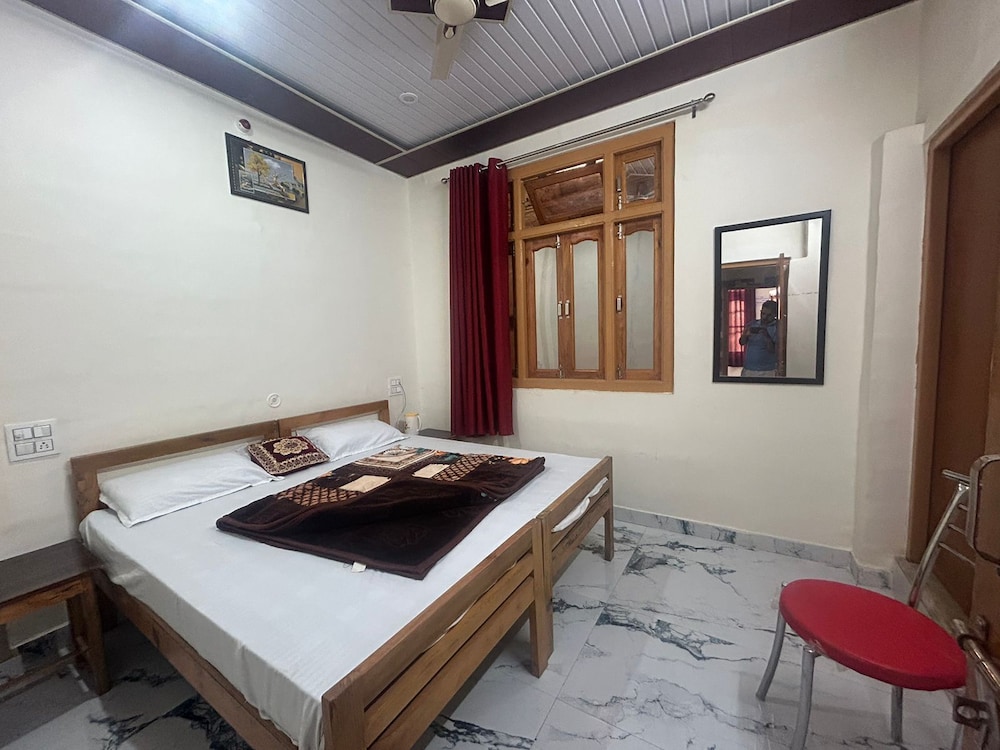 Hotel Royal Sainik in Uttarkashi, India