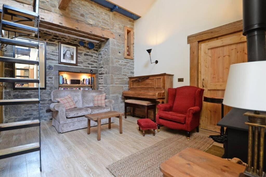 Shed End in 18th Century Lothersdale Mill Bd20 8en