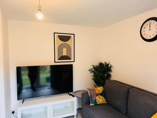 Bella Homes Spacious 4 Bedroom Modern Town House Romford 21156850 — Romford