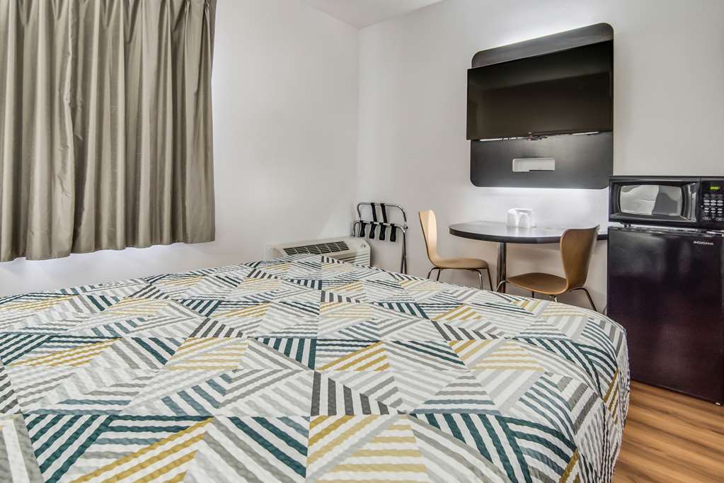 Motel 6 Cleburne TX - photo 13
