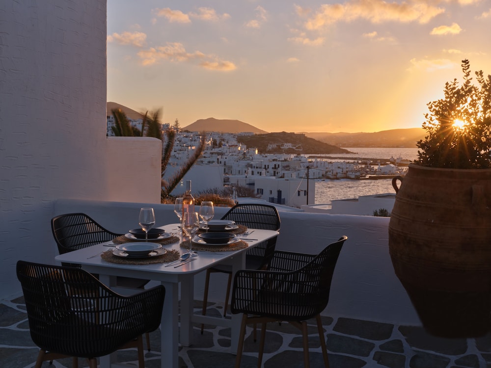 Ariti Seaside Residence — 4-Star Luxury Hotel in Paros, Greece