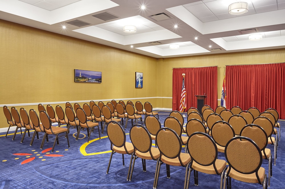 Holiday Inn Express Hotel & Suites Columbia Univ Area Hwy 63 by IHG - photo 36