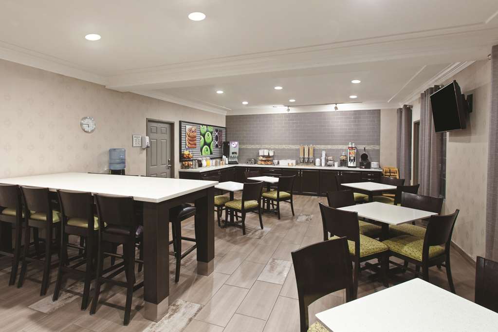 La Quinta Inn & Suites by Wyndham Los Banos - photo 21