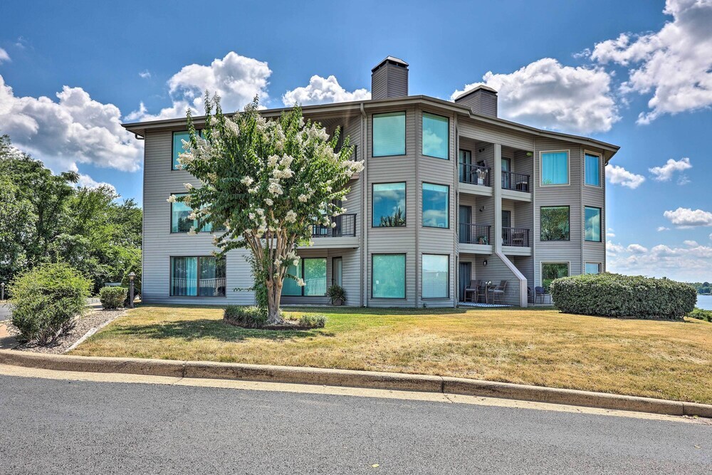 Beautiful Hot Springs Condo with Lake Hamilton Views — 4-Star Luxury Hotel in Hot Springs, United States