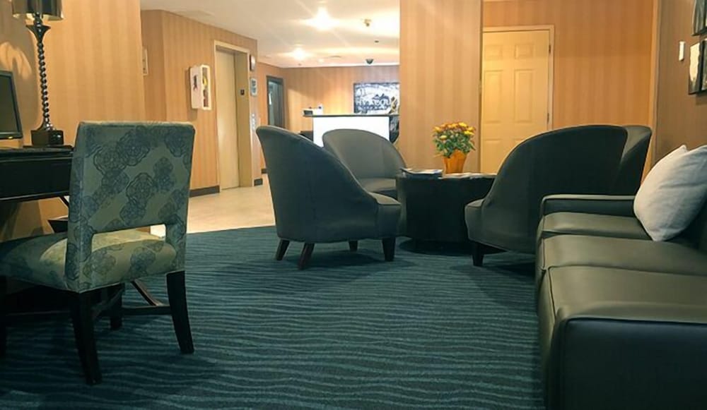 Ivy Court Inn & Suites - photo 2