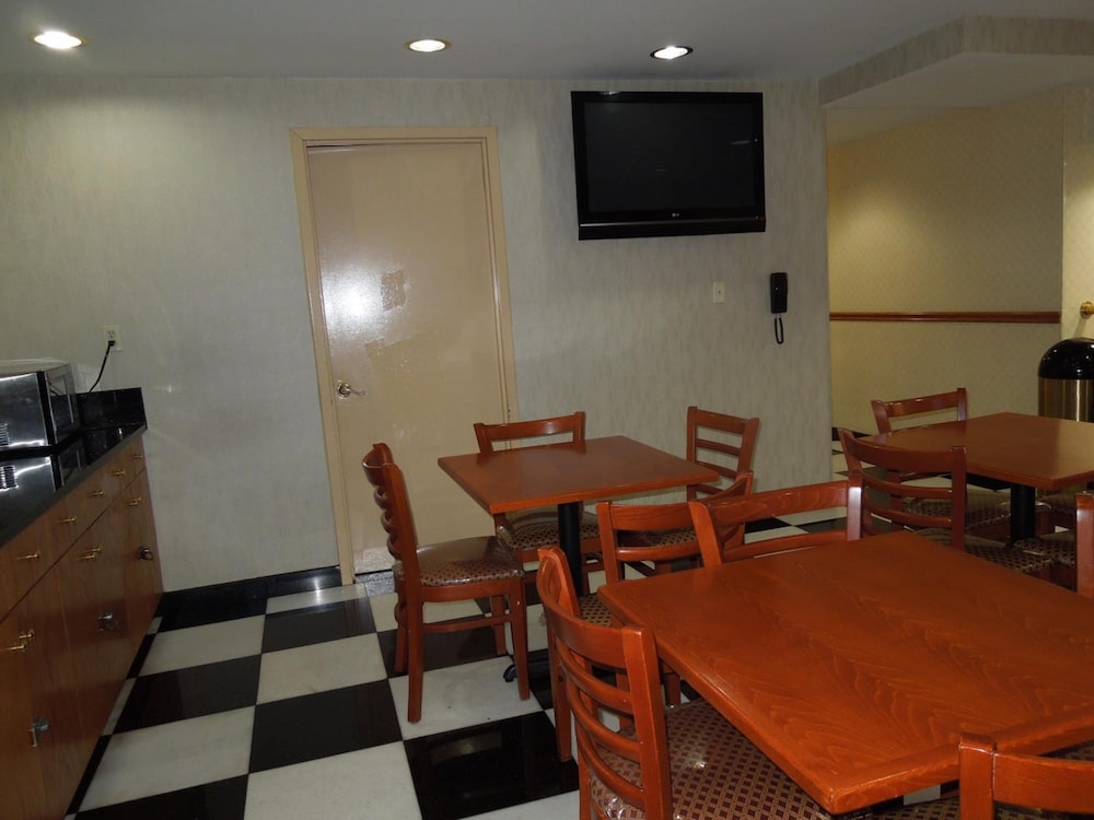 Lex View Inn at JFK Airport - photo 17