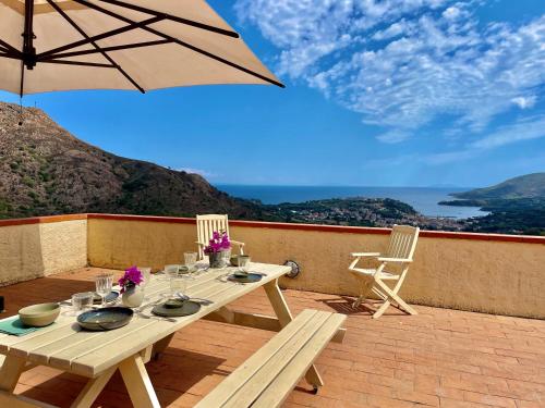 Aria di Collina Isola D'elba — 4-Star Luxury Hotel in Porto Azzurro, Italy