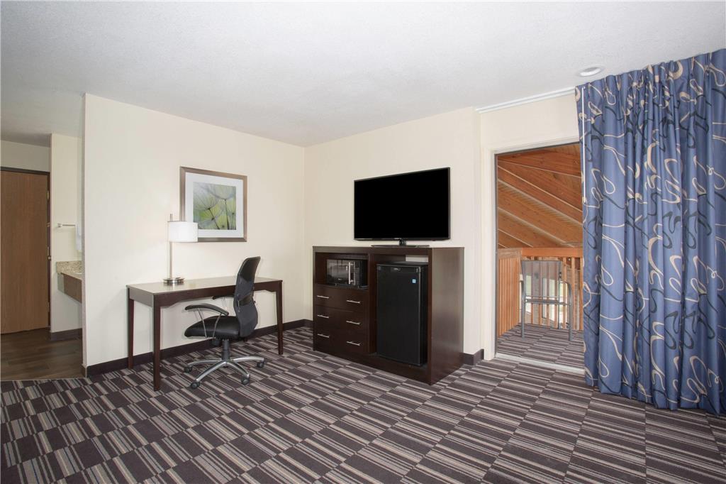 AmericInn by Wyndham Mount Pleasant - photo 22