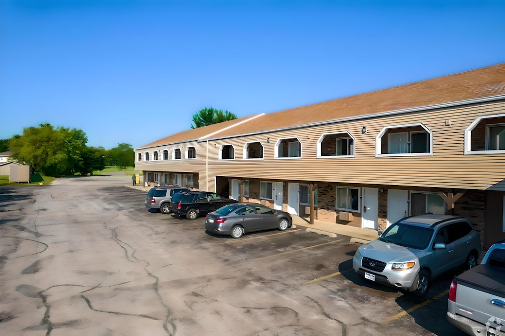 I 80 Inn & Suites - photo 14