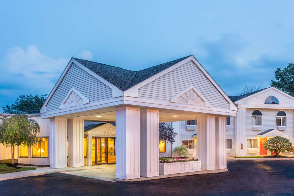 Days Inn by Wyndham Tiffin - featured photo