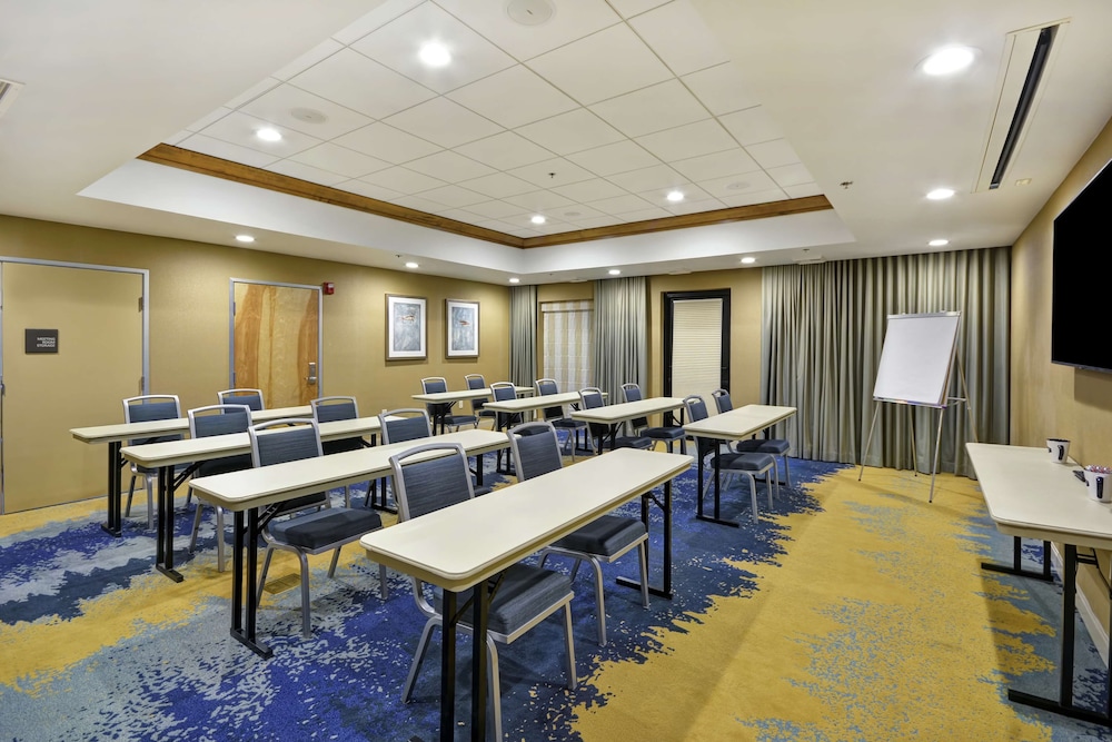 Hampton Inn & Suites Grants Pass - photo 40