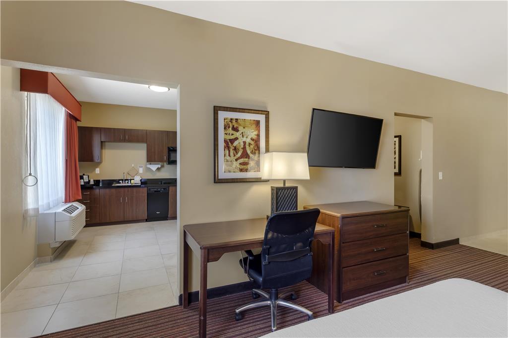 Best Western Plus Hudson Hotel & Suites - photo 12