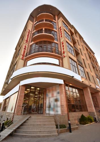 Hotel Grand — hotel in Zugdidi