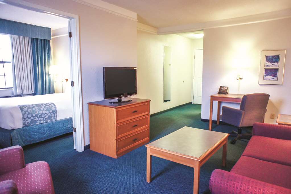 La Quinta Inn by Wyndham Moline Airport - photo 9