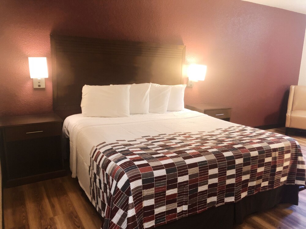 Evergreen Inn & Suites Portland - photo 8