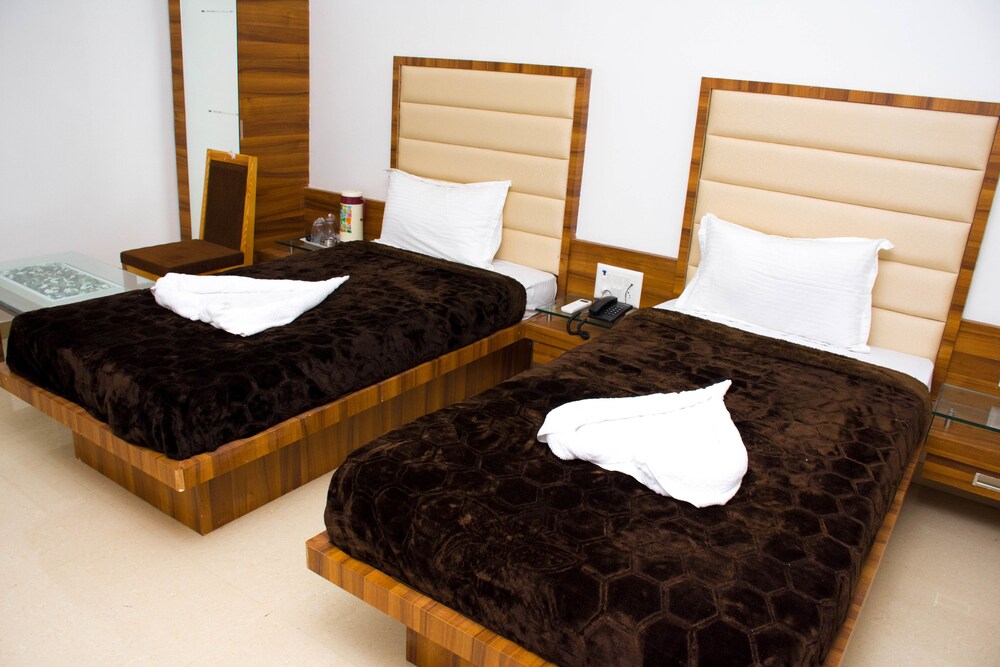 Hotel Caravan — Unjha — photo 4