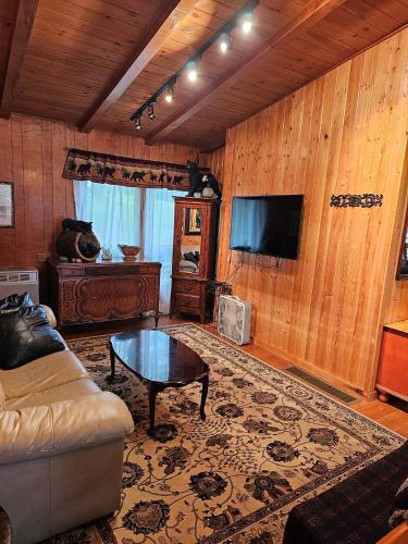 Butler's Bay Teal Lake 4 Bedroom Hotel Room by RedAwning - photo 18