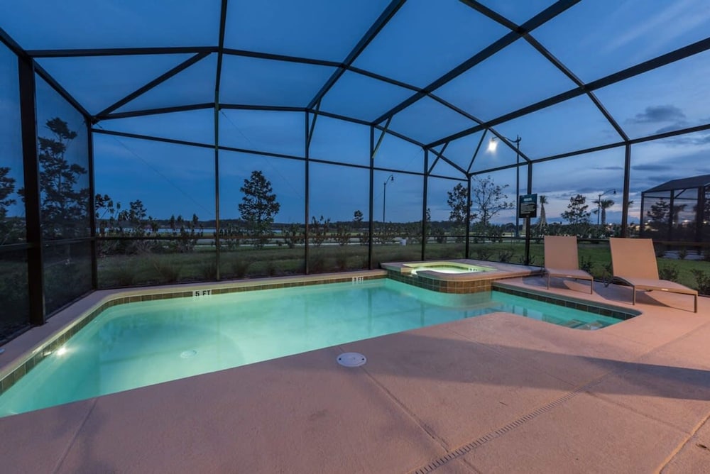 Chic Luxury Haven Unforgettable Retreat - photo 27