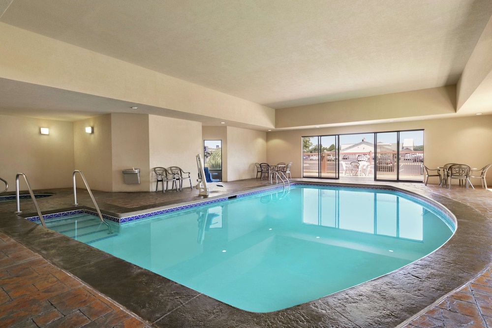 Hampton Inn & Suites Lawton - photo 17