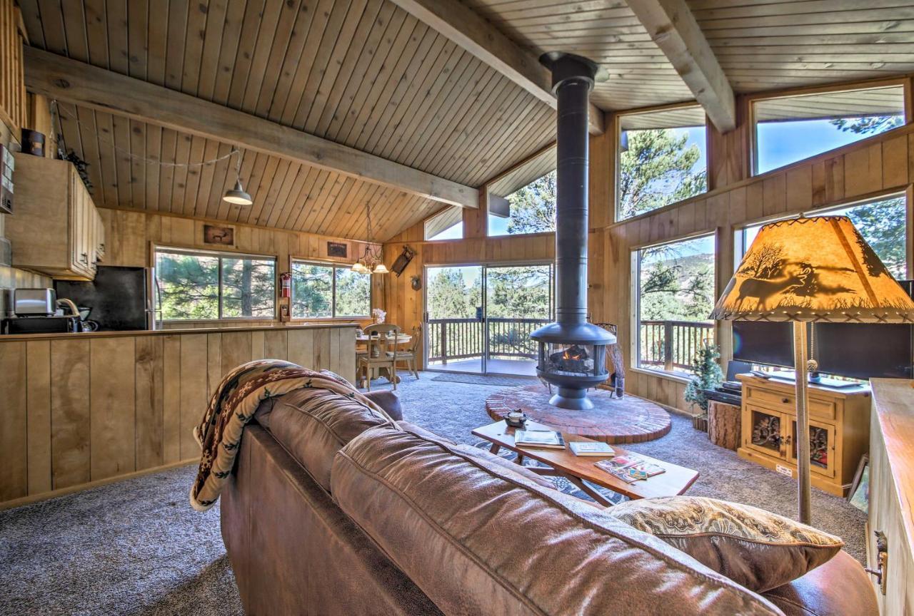 5 Mi To Big Bear Mtn Resort Cozy Cabin With Deck — Big Bear City