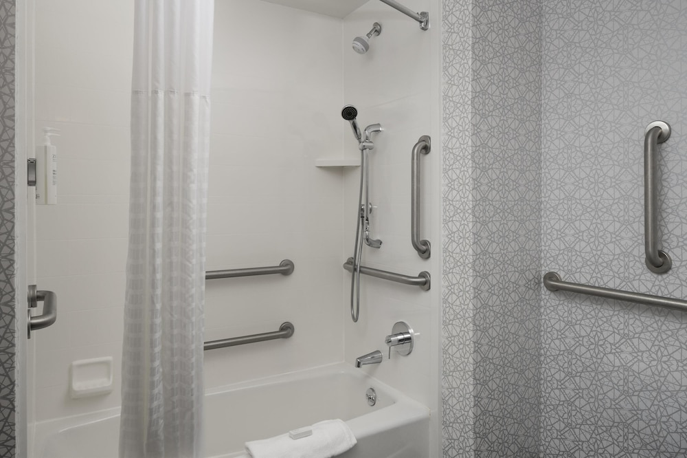 Hampton Inn & Suites Yonkers Westchester - photo 21