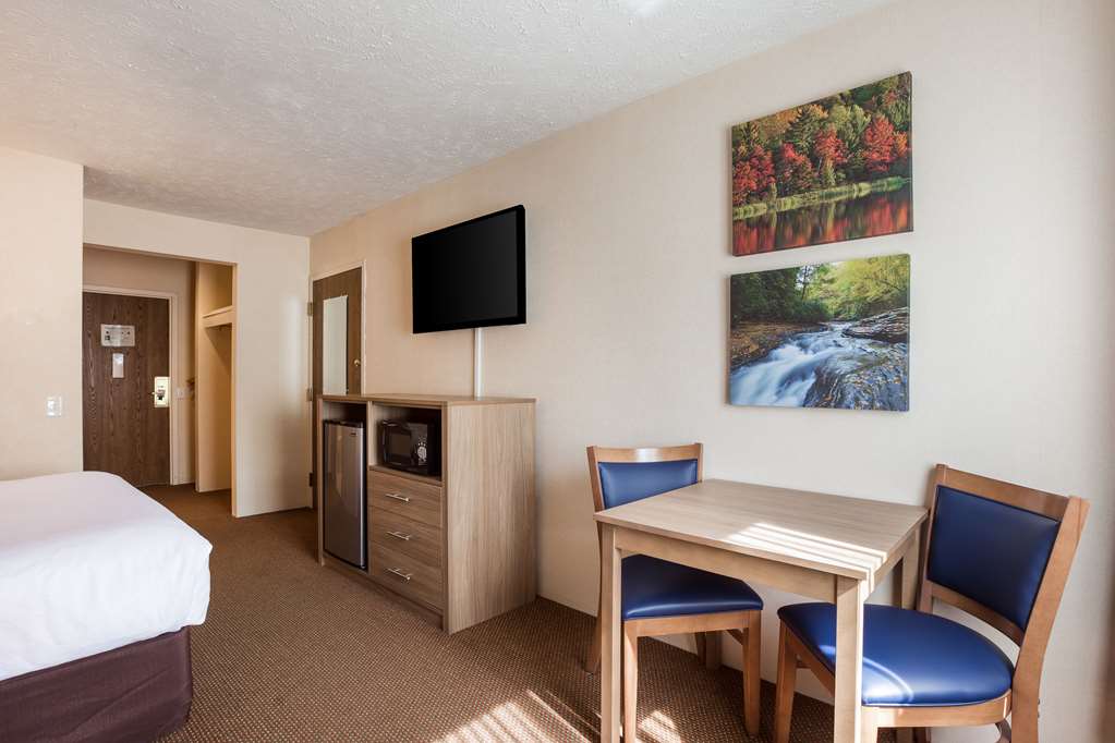 City Express by Marriott Petoskey Harbor Springs - photo 10