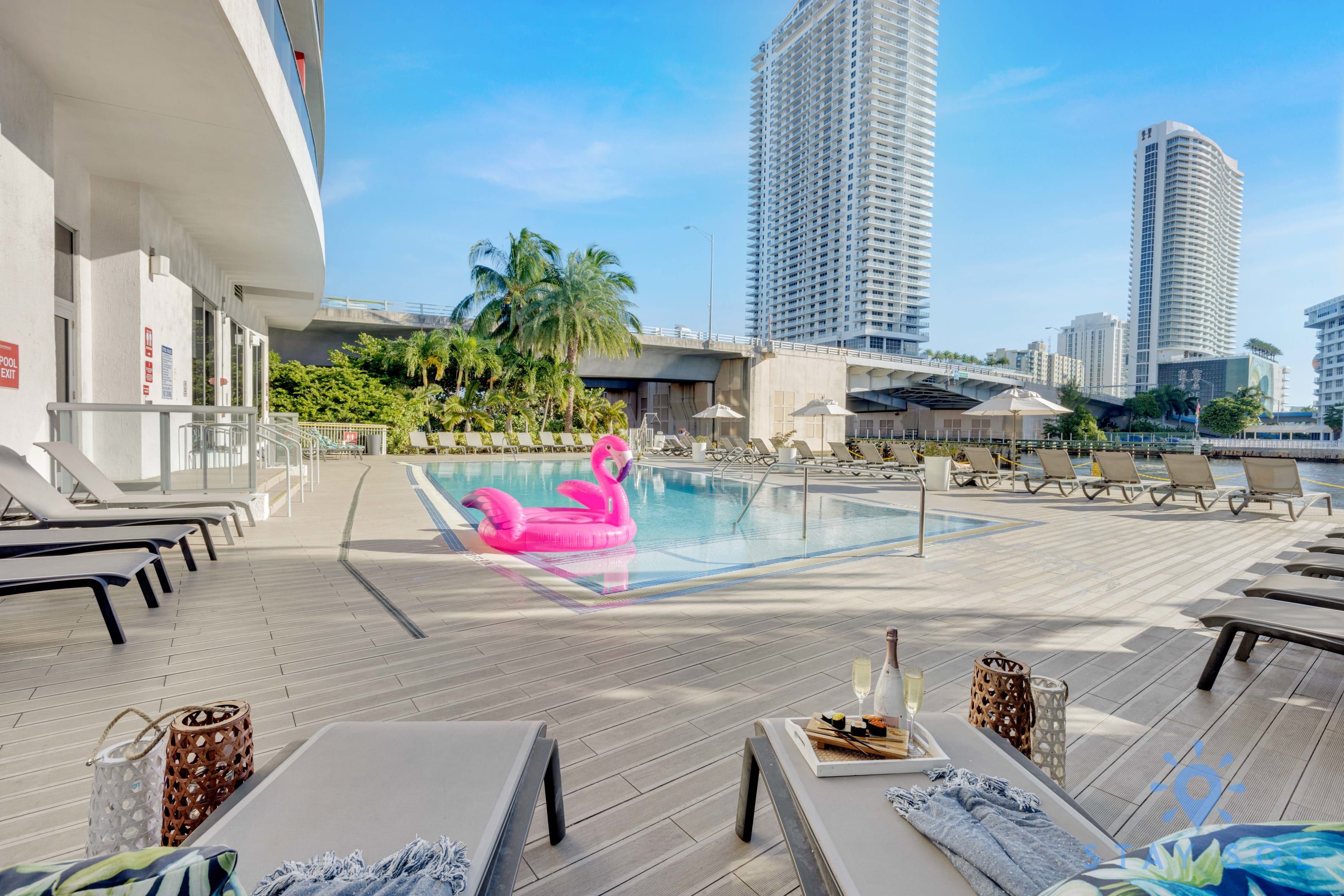 Spectacular Balcony View Retreat Resort Amenities — 4-Star Luxury Hotel in Hallandale Beach, United States