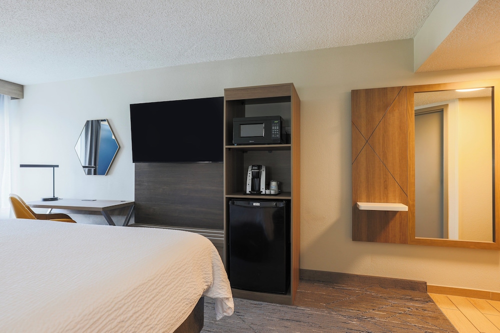 Holiday Inn Express Burlington by IHG - photo 12