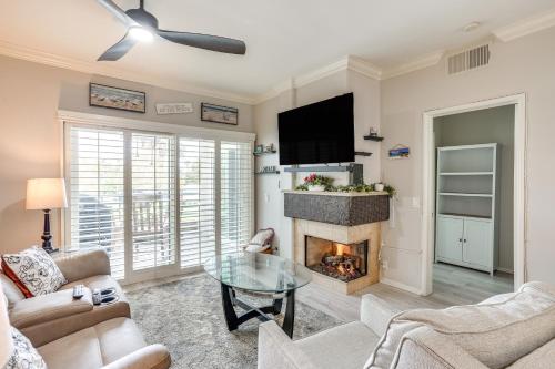 Huntington Beach Condo with Pool Less Than 1 Mi to Pier — 4-Star Luxury Hotel in Huntington Beach, United States