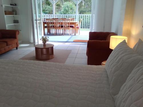 2 Bedrooms Private Bathroom 2 Queen Beds Own Entry in Long Jetty, Australia