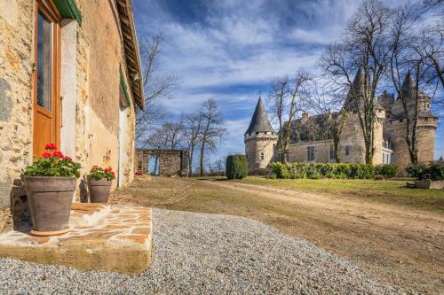 GArte du Pacha — 4-Star Luxury Hotel in Coussac-Bonneval, France