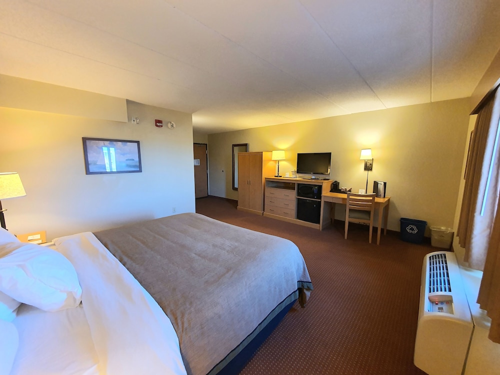 AmeriVu Inn & Suites Waconia - photo 38