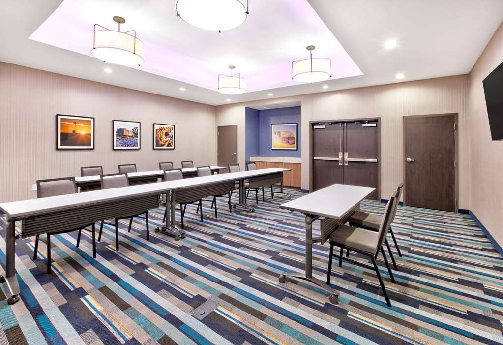 La Quinta Inn & Suites by Wyndham Terrell - photo 30