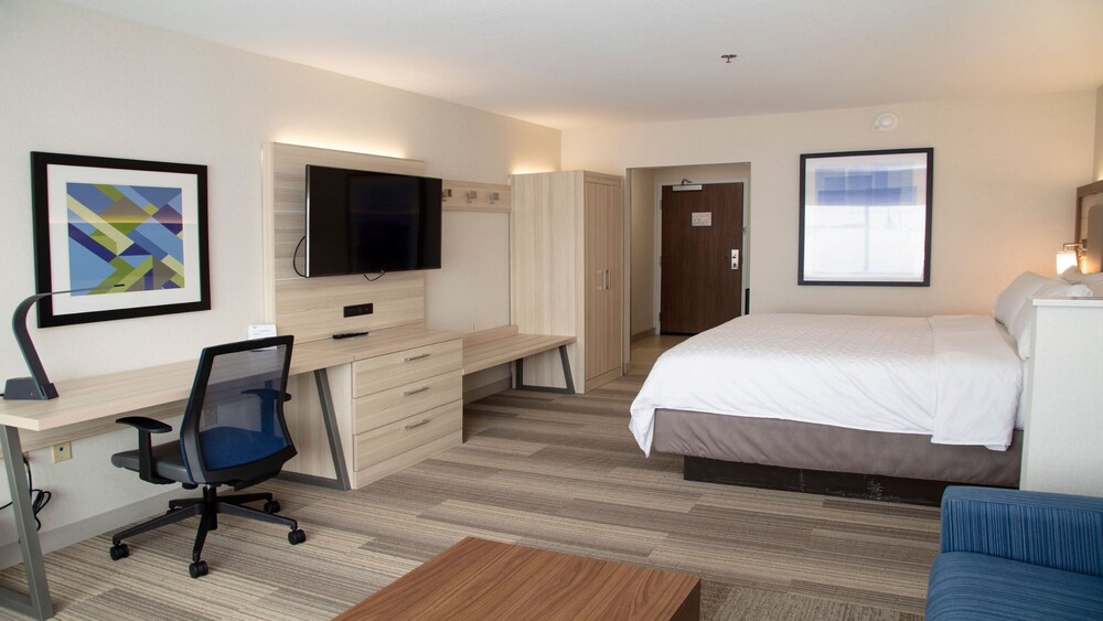 Holiday Inn Express & Suites Marion by IHG - photo 5