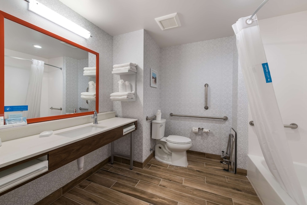 Hampton Inn Niles - photo 20