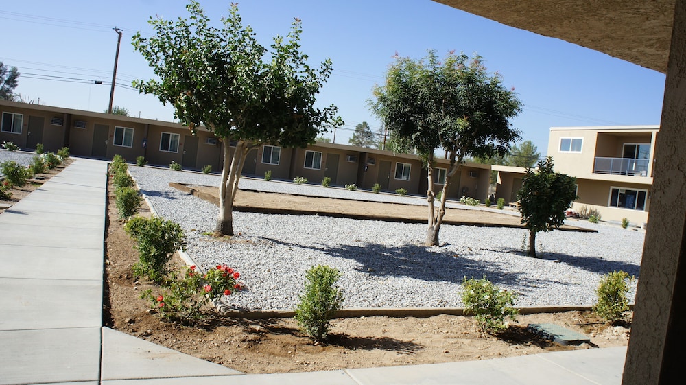 Apple Valley Hotel & Lodge - photo 25