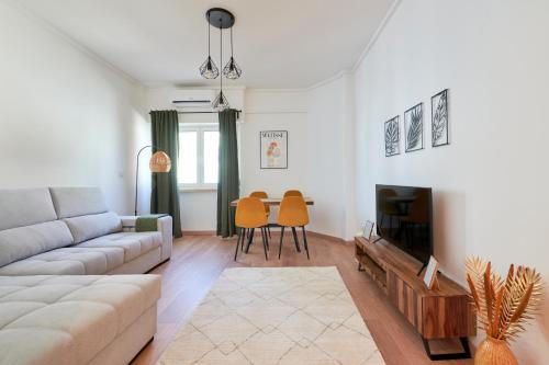 Sunny Cozy Apartment — 4-Star Luxury Hotel in Amadora, Portugal
