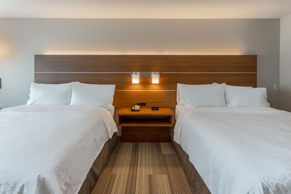 Holiday Inn Express & Suites Rice Lake by IHG - photo 7