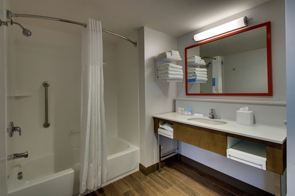 Hampton Inn & Suites Southport - photo 31