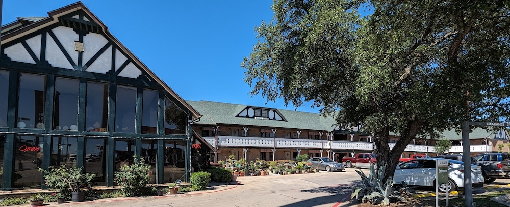 Edelweiss Inn And Suites - photo 20