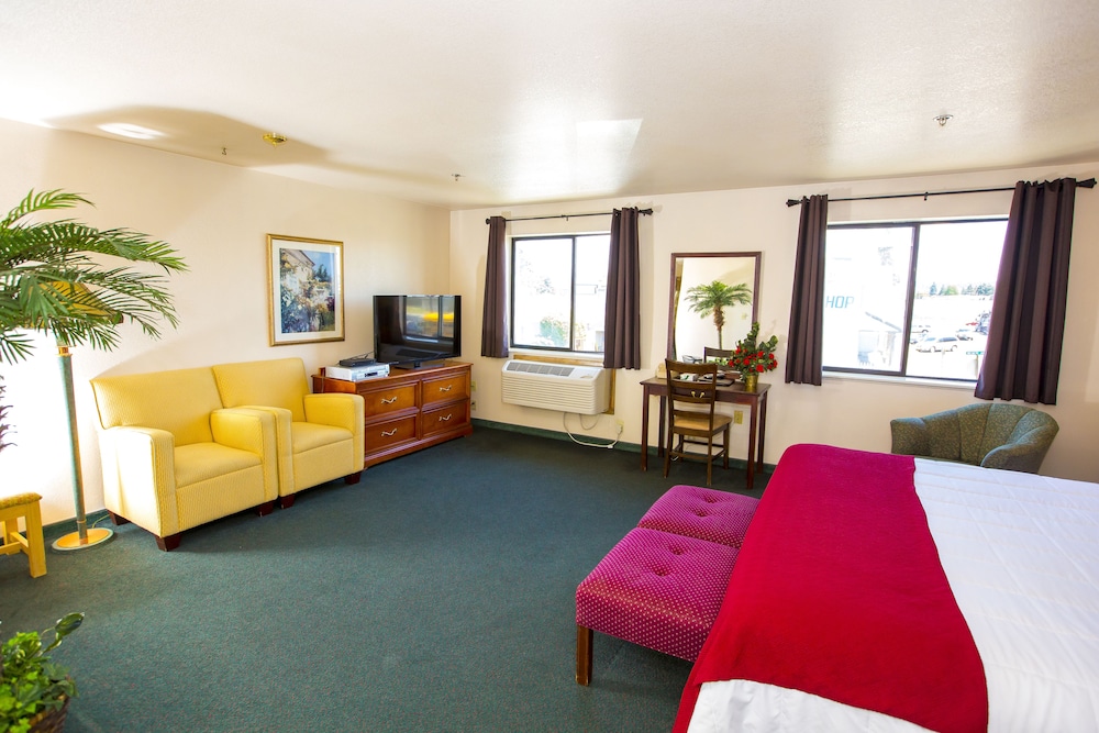 Village Inn & Suites - photo 16
